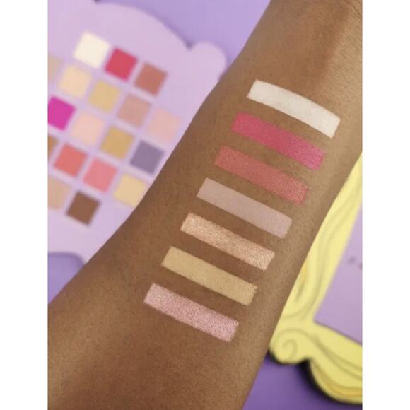 REVOLUTION Friends X Makeup Revolution Open The Door Eyeshadow Palette NIB - Picture 4 of 10